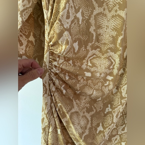 J. McLaughlin Beige Snake Print Long Sleeve Dress size Small EUC - Picture 2 of 7